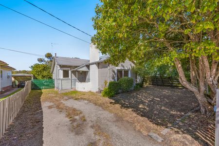 BEAUTIFUL 4 BEDROOM HOME IN BALLARAT EAST - Photo 4