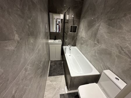 One-Bedroom Apartment - Photo 2