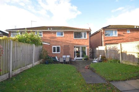4 bedroom semi-detached house to rent - Photo 2