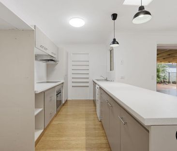 Freshly Updated Dual Living Home with Pool in Prime Carrara Location - Photo 6