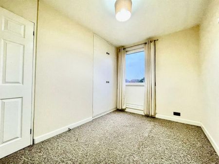 2 Bedroom Flat to Rent in Lea - Photo 3