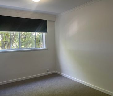 2 Bedroom, 1 Bathroom Unit – South Hobart - Photo 5