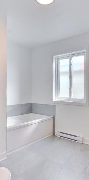5 1/2 STYLE CONDO SUR 2 NIVEAUX RÉNOVÉ À ST-JÉRÔME - Photo 1