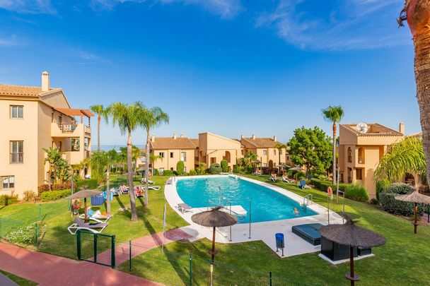 Apartment in Benahavís, Costa del Sol - Photo 1