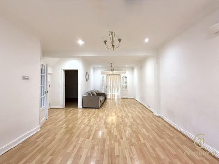 5 bedroom semi-detached house to rent - Photo 4