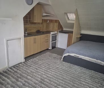 Studio Flat, Eastern Avenue, IG2 - Photo 1