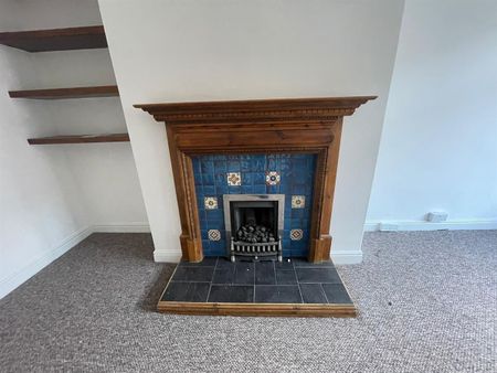 Cross Flatts Parade, Leeds - Photo 4