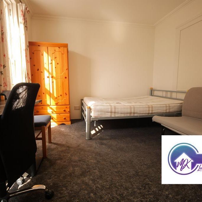 1 Bedroom Room in Flat Share To Rent - Photo 1