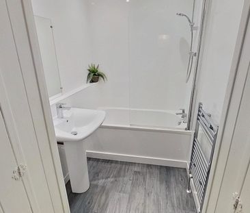3 bedroom apartment to rent - Photo 2