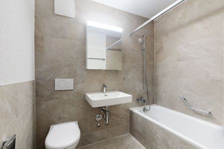 Renovated duplex apartment with a beautiful garden seating area - Photo 5