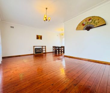Comfortable Three-Bedroom Home with Optional Part Furnishing - Photo 3