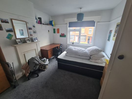 4 Bed - 51 Estcourt Avenue, Headingley, Leeds - LS6 3ET - Student - Photo 1