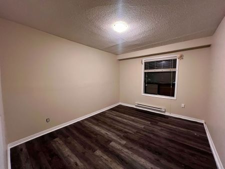 For Lease - 952 Scarlett Road Unit# 2, Toronto, Ontario - Photo 2