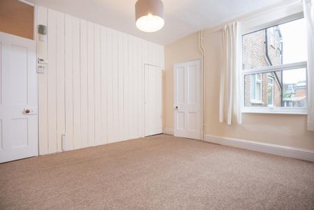 3 bedroom end of terrace house to rent - Photo 3