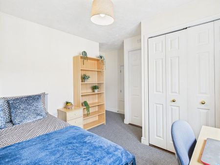 4 bedroom terraced house to rent - Photo 5