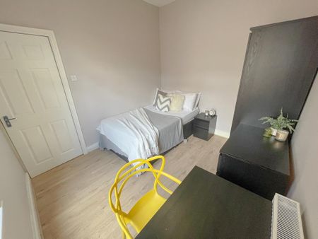 4 bedroom terraced house to rent - Photo 5