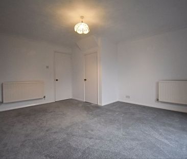 Webb Close, Chineham - Photo 3