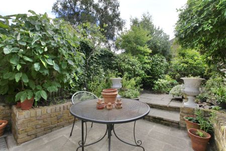 2 bedroom house in Wandsworth - Photo 4