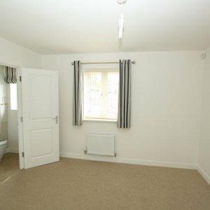3 bedroom apartment to rent - Photo 2