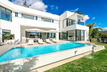 5 bedroom luxury Villa for rent in Rio Real, Spain