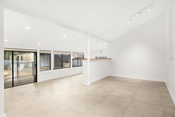 Tastefully renovated family home | Perfect Location - Photo 1