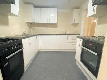 4 bedroom terraced house to rent - Photo 4