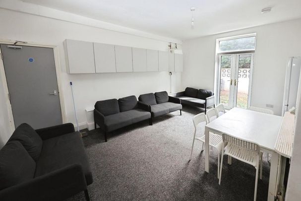7 bedroom terraced house to rent - Photo 1