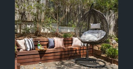 Stylish Townhouse with Exceptional Outdoor Living - Photo 4