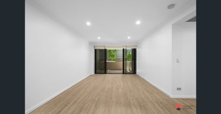 Modern, Upgraded Apartment in Prime Fairfield Location - Photo 2