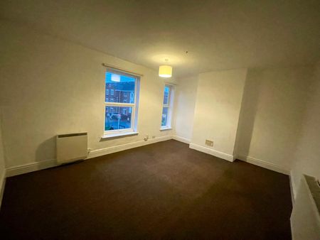 Discover the perfect rental opportunity on Slack Lane, Derby, DE22 3. This charming terraced house features two bedrooms, two bathrooms, a living room, a dining room, and fitted kitchen, complemented by a spacious rear garden. Located close to the city centre, schools and local amenities, university - Photo 3