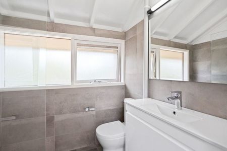 Excellent 5 Bedroom Home in a Great Location - Photo 3