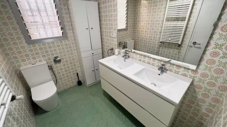 Room in a shared 7-bedroom apartment for rent in Mont-Olivet - Foto 2