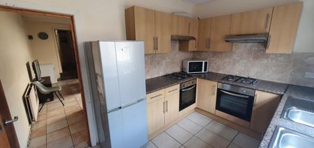 6 bedroom terraced house to rent - Photo 3