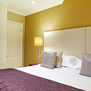 A stunning executive two-bedroom, two-bathroom apartment in the heart of London, EC4M - Photo 3