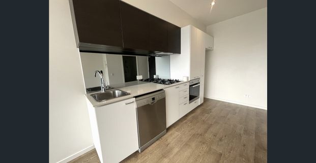 Light-Filled Carlton Gem with Modern Comforts - Photo 1