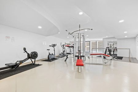 Modern 2-Bedroom Apartment in the Phoenix Complex – Walk to the CBD! - Photo 3