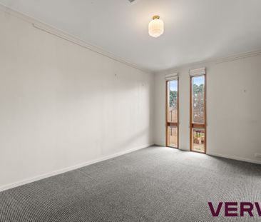 ELEGANT ‘ELMS’ 4-BEDROOM TOWNHOUSE - Photo 4