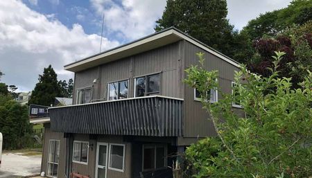 2BR house in Oratia - Photo 4