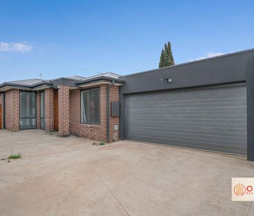 Luxury Living at Its Finest - 8/6 Blake Court, Truganina! - Photo 5