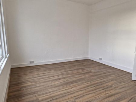 3 bedroom apartment to rent - Photo 2