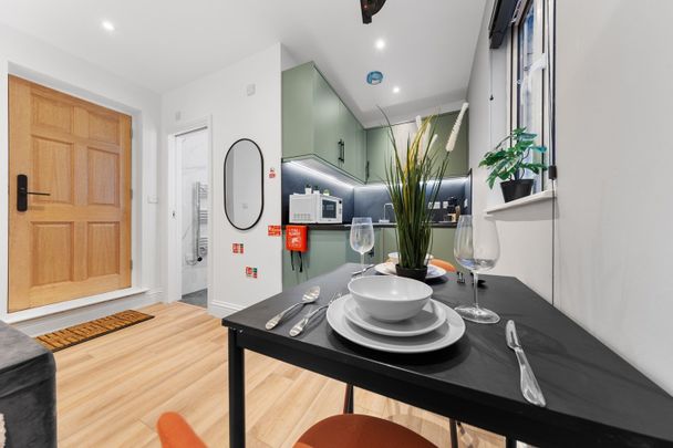 Studio Flat, Deptford High Street, SE8 - Photo 1