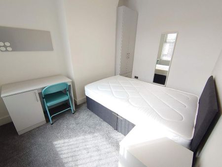 3 bedroom terraced house to rent - Photo 5