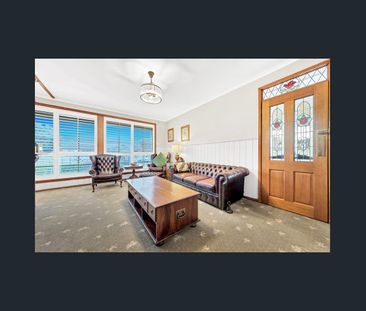 Large Family Home! - Photo 3