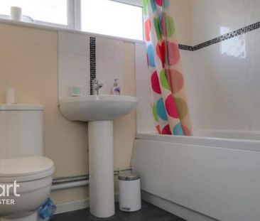 3 bedroom end of terrace house to rent - Photo 4