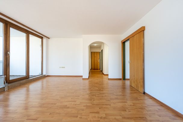Helle 2 1/2 - Zimmer-Wohnung mit Loggia - Photo 1