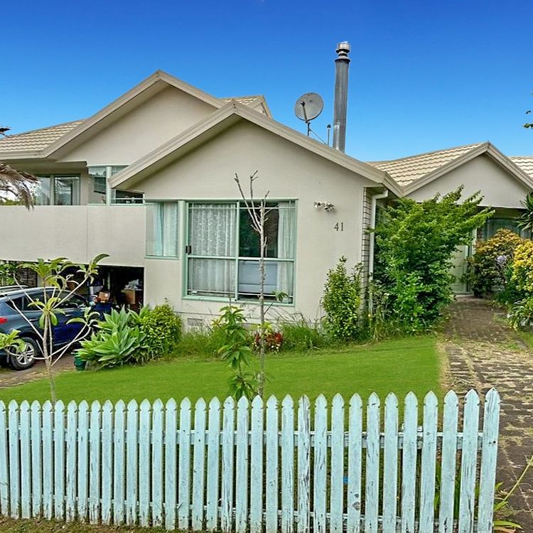 Unsworth Heights - 4 Bedroom, 2 Bathroom Home - Photo 1