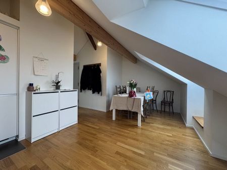 Bel appartement de 3 pièces dans les combles avec poutres apparentes - Foto 4