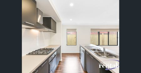 Spacious 3-Bedroom + Study Home in a Quiet Officer Street - Photo 2