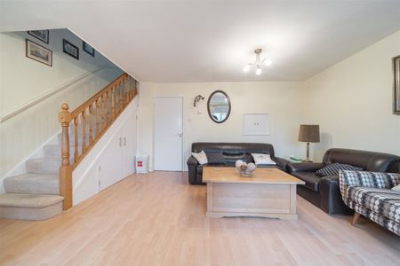 Ash Hill Close, Bushey, WD23 1BW - Photo 3