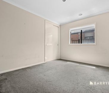 Family Home with Modern Comforts in Craigieburn - Photo 5